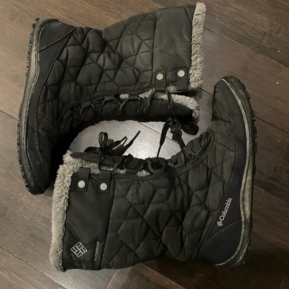 Columbia black winter boots.  200gram.  Waterproof.  EUC! - Picture 2 of 11